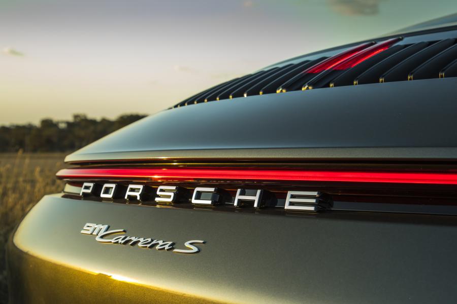 Логотип Porsche 911 Carrera S Cabriolet 2020 года  (AU) (фото 24 из 25)